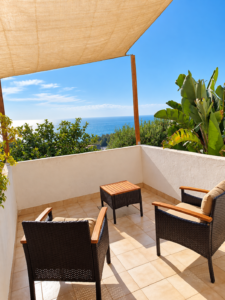 Relax on the sun shaded terrace of the apartment La Dimora La Strelizia